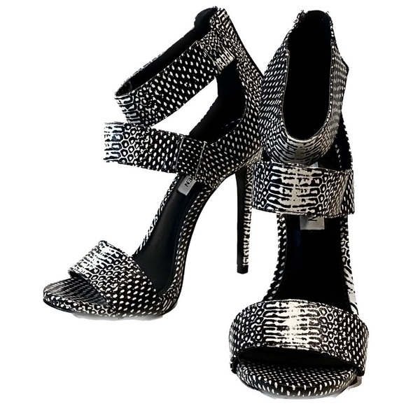 Steve Madden ‘Mira’ Heels in Black Size 7M - Picture 1 of 10